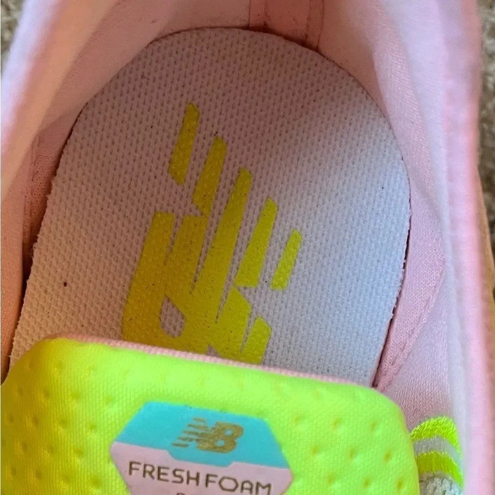 New Balance Fresh Fast Foam J Crew Pastel Rainbow Size 7 kids /Women’s 8.5